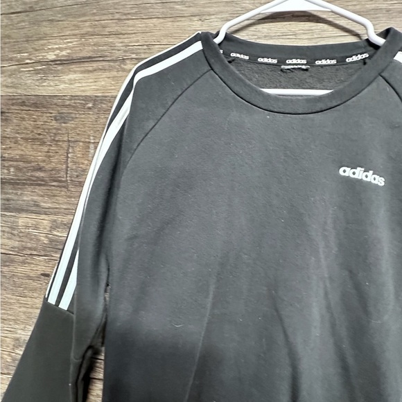 Adidas Black Crewneck Sweatshirt with Iconic Stripes - Picture 7 of 9